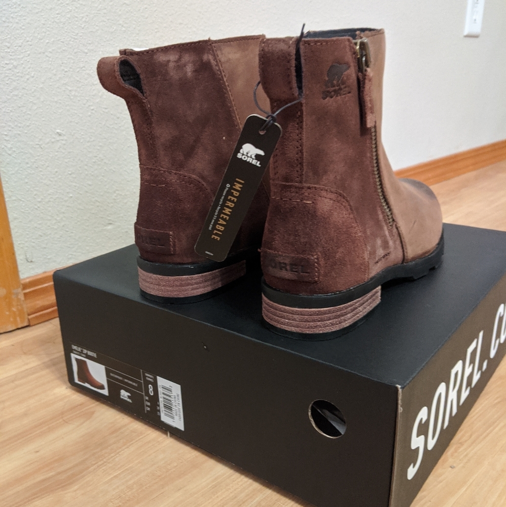 Nwt sorel emelie boots